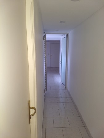 Piso de 5 ambientes con cochera para 3 vehículos, baulera, quincho y dos patios
