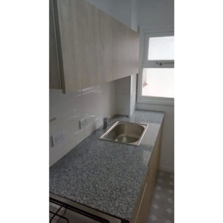 VENTA DEPARTAMENTO DE DOS AMBIENTES CON BALCÓN A CALLE RECICLADO Y AMOBLADO 