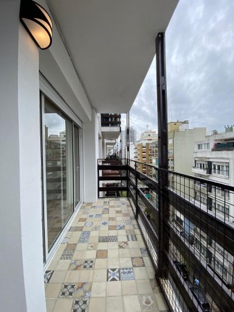 3 AMBIENTES CALLE BALCON CORRIDO Y COCHERA