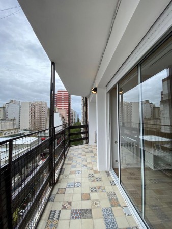 3 AMBIENTES CALLE BALCON CORRIDO Y COCHERA