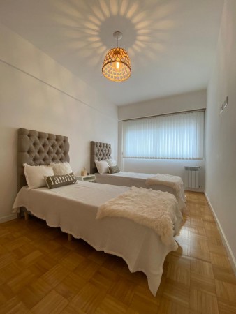 3 AMBIENTES CALLE BALCON CORRIDO Y COCHERA