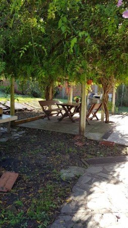 ALQUILER AMPLIO DÚPLEX DE 2 AMBIENTES CON ESPACIO DE COCHERA Y PARQUE COMPARTIDO, BARRIO ALFAR,MAR DEL PLATA.