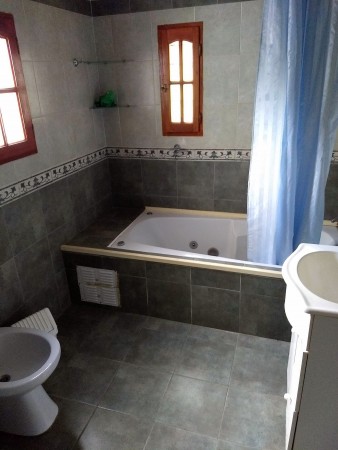 ALQUILER AMPLIO DÚPLEX DE 2 AMBIENTES CON ESPACIO DE COCHERA Y PARQUE COMPARTIDO, BARRIO ALFAR,MAR DEL PLATA.