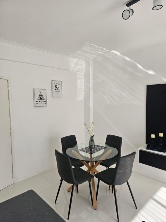 DEPARTAMENTO 2 AMBIENTES A CALLE CON BALCÓN FRANCÉS 