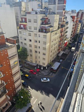 DEPARTAMENTO 2 AMBIENTES A CALLE CON BALCÓN FRANCÉS 