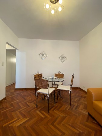 DEPARTAMENTO DE 2 AMBIENTES AL CONTRAFRENTE RECICLADO Y AMOBLADO