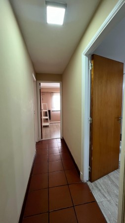 SEMIPISO DE 3 AMBIENTES CON ESPACIO DE COCHERA.