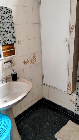 VENTA CASA 4 AMBIENTES, PATIO, QUINCHO Y GARAGE. APTO CRÉDITO.