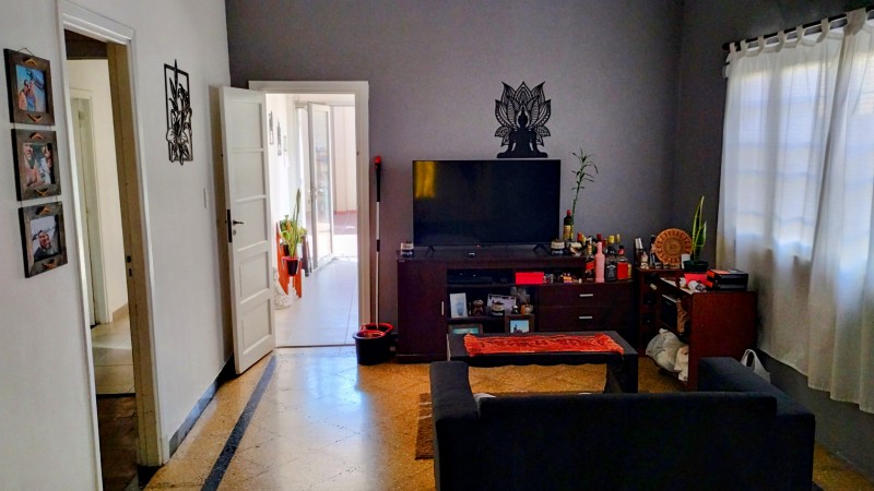 VENTA CASA 4 AMBIENTES, PATIO, QUINCHO Y GARAGE. APTO CRÉDITO.