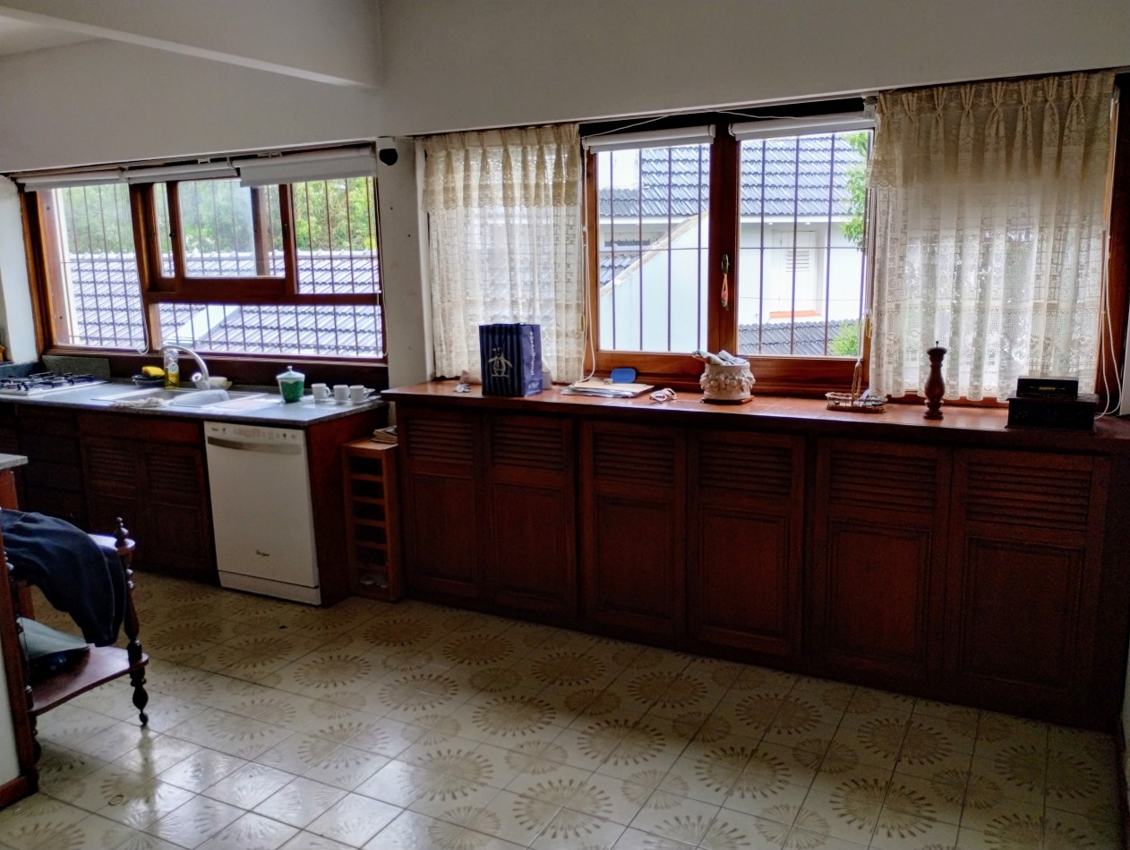 VENTA 4 AMBIENTES CON COCHERA Y BAULERA EN LO MEJOR DE LA CIUDAD 