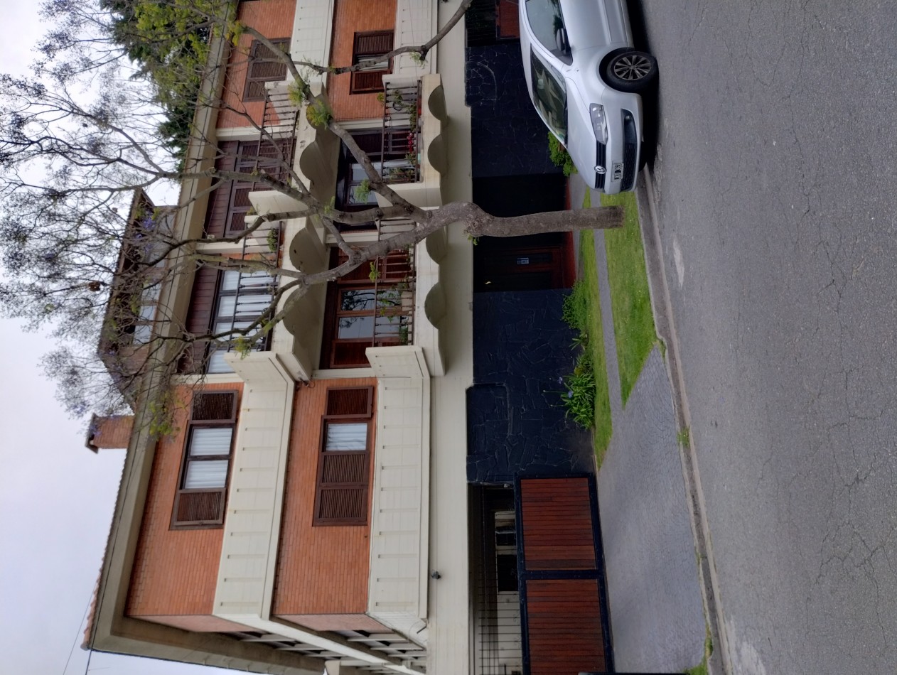 VENTA 4 AMBIENTES CON COCHERA Y BAULERA EN LO MEJOR DE LA CIUDAD 