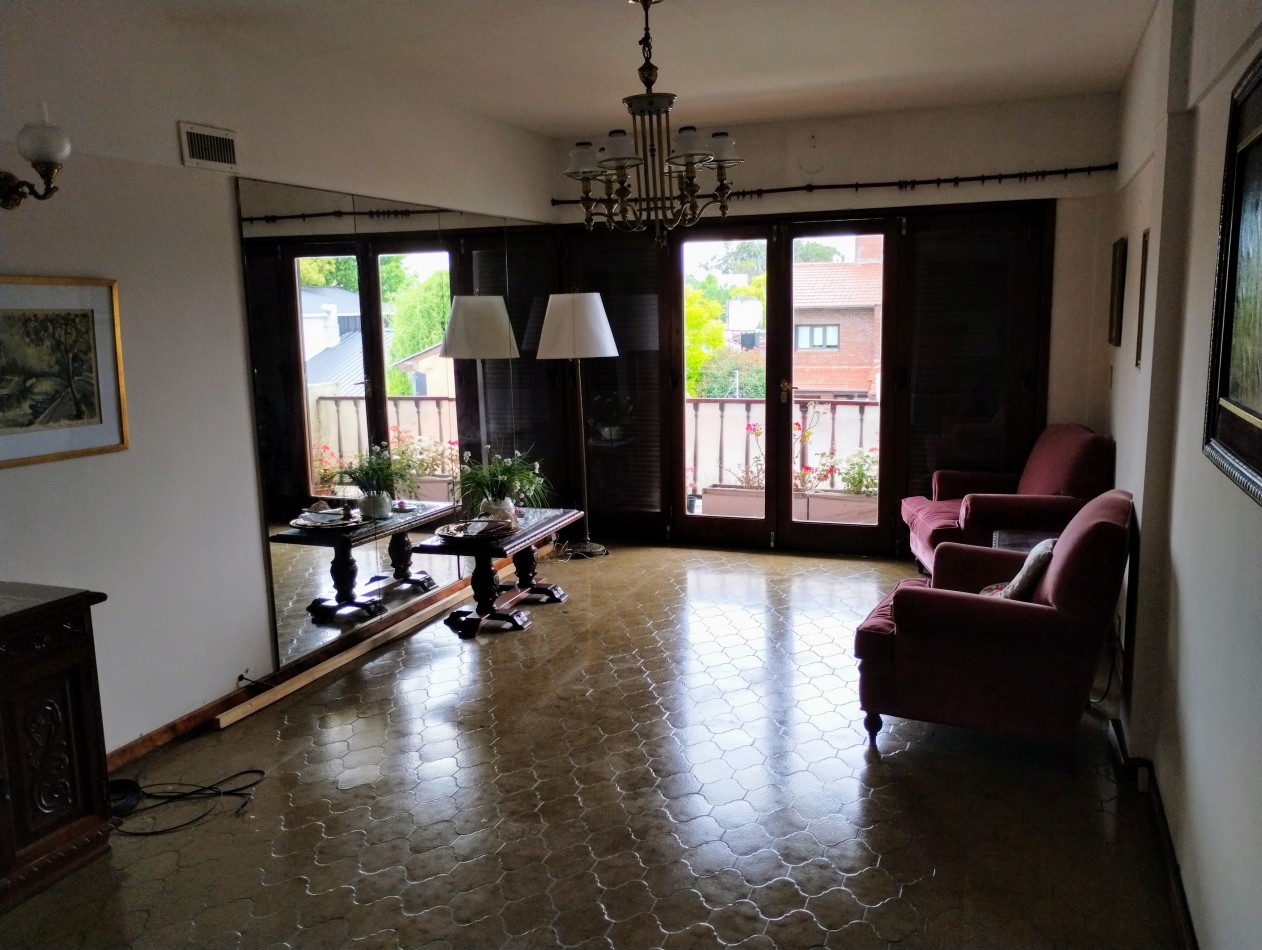 VENTA 4 AMBIENTES CON COCHERA Y BAULERA EN LO MEJOR DE LA CIUDAD 