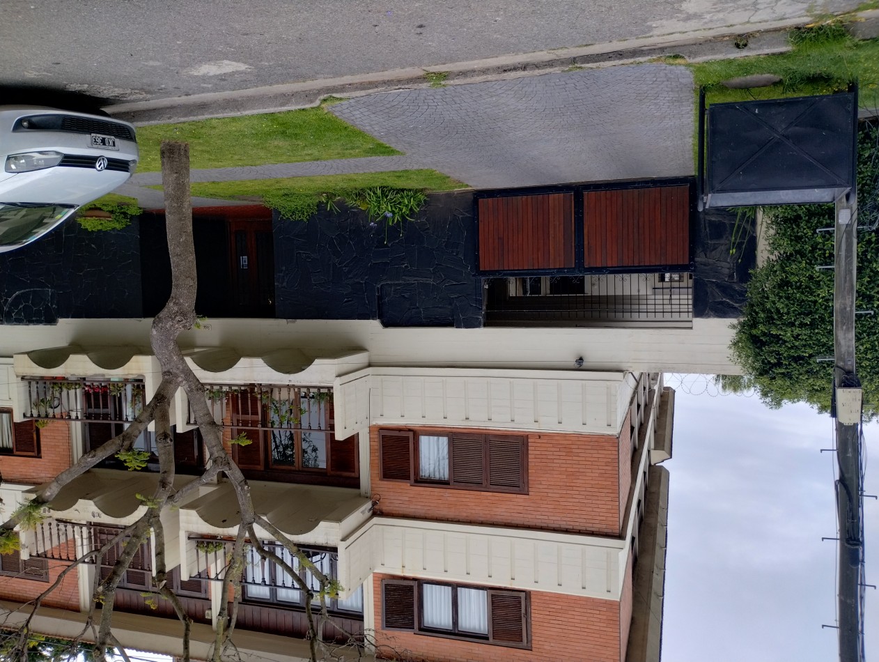 VENTA 4 AMBIENTES CON COCHERA Y BAULERA EN LO MEJOR DE LA CIUDAD 